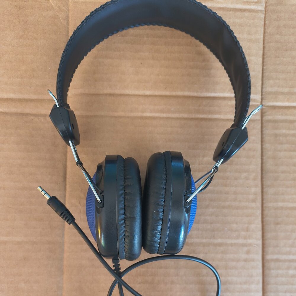Multi-platform noise cancellation headphones for PC, Music, and Gaming